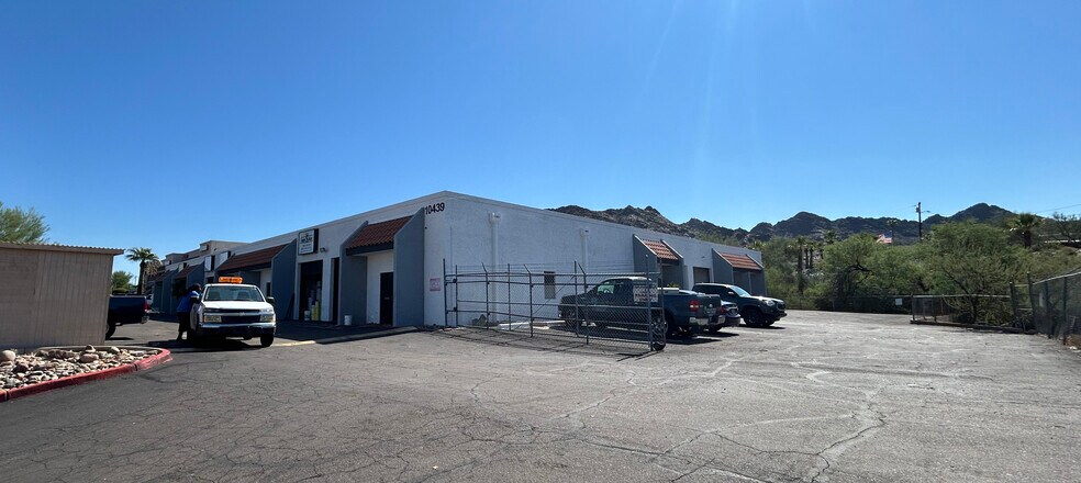 10439 N Cave Creek Rd, Phoenix, AZ à louer - Photo de l’immeuble – Image 2 sur 4