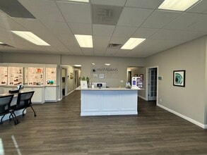 7144 E Virginia St, Evansville, IN à louer Photo intérieure– Image 2 sur 9