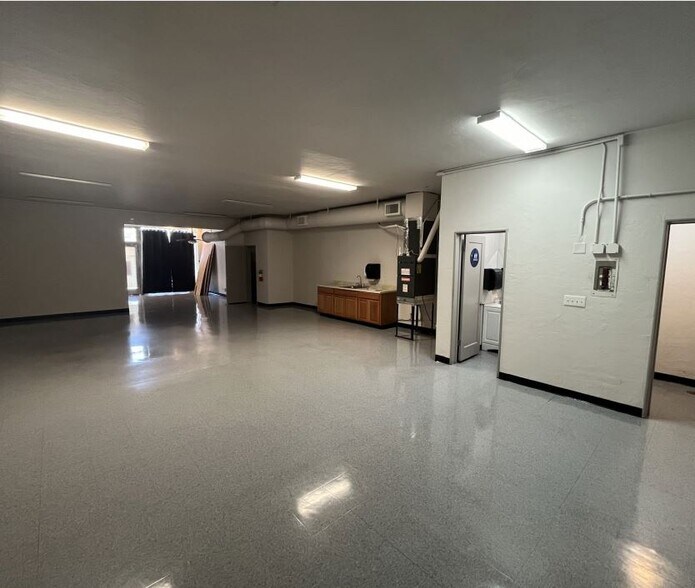1302 N Wishon Ave, Fresno, CA à louer - Photo de l’immeuble – Image 2 sur 4