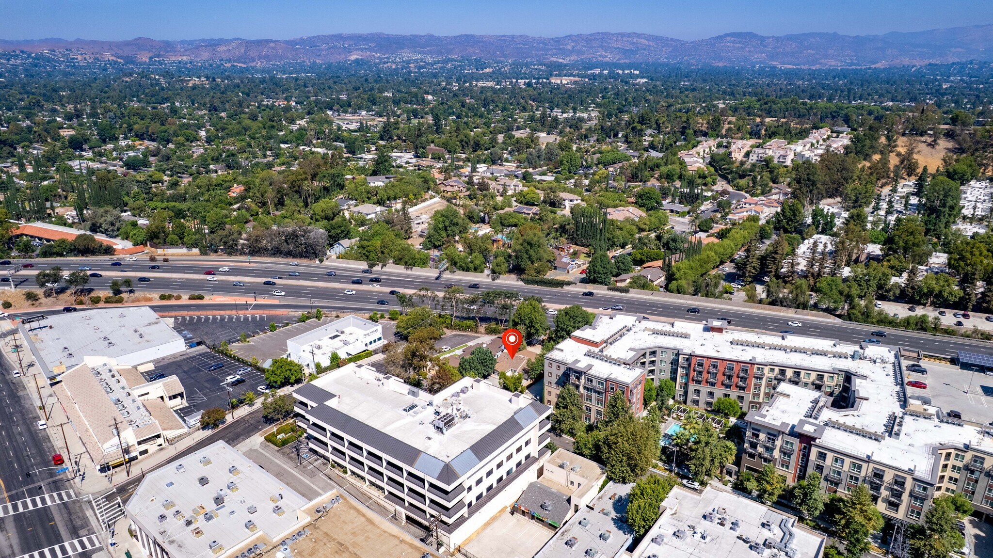 22151 Clarendon St, Woodland Hills, CA à vendre Photo de l’immeuble– Image 1 sur 21