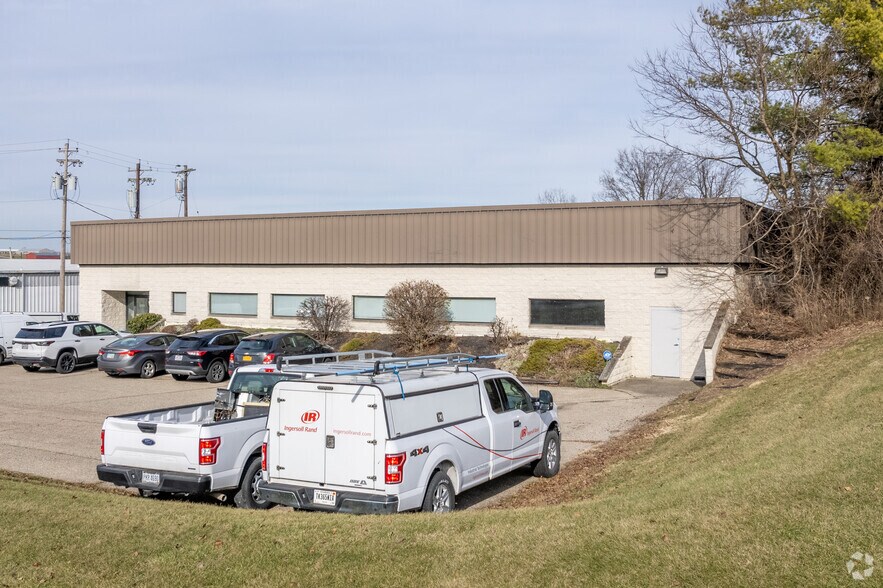 4750 Ashley Dr, Hamilton, OH à louer - Photo de l’immeuble – Image 3 sur 5