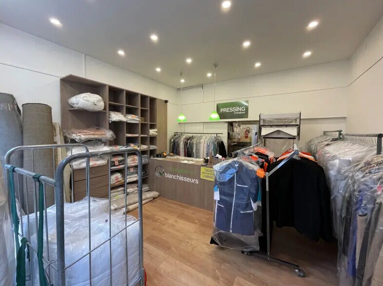 Local commercial dans Paris à louer - Photo de l’immeuble – Image 2 sur 7