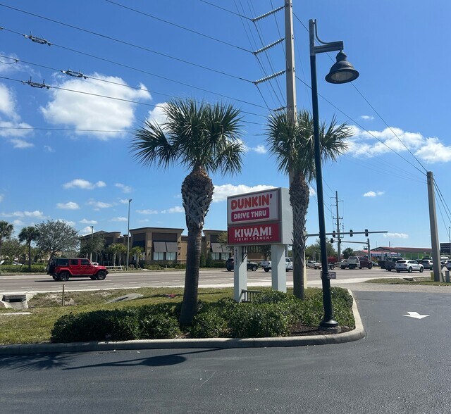 4233 Tamiami Trl, Port Charlotte, FL à vendre - Photo de l’immeuble – Image 2 sur 10