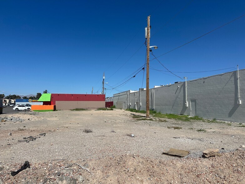 3252 Civic Center Dr, North Las Vegas, NV à louer - Photo de l’immeuble – Image 2 sur 8