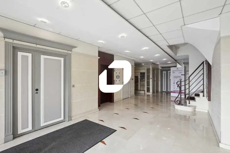 Bureau dans Villebon-sur-Yvette à louer - Hall d’entrée – Image 3 sur 10