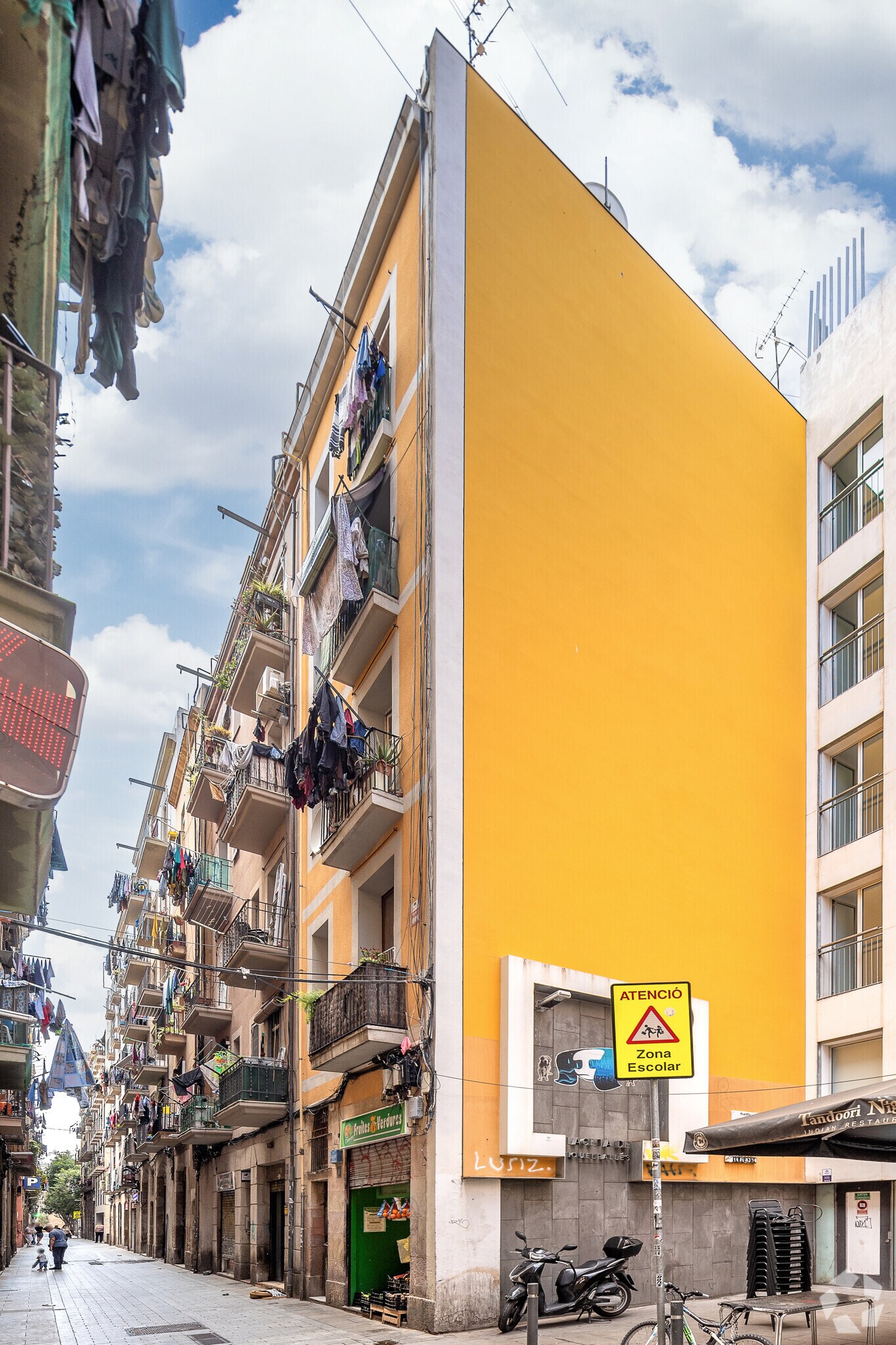 Immeuble residentiel dans Barcelone, Barcelona à vendre Photo principale– Image 1 sur 3
