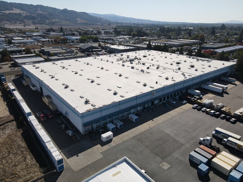 3000 Dutton Ave, Santa Rosa, CA à louer - Photo de l’immeuble – Image 1 sur 5