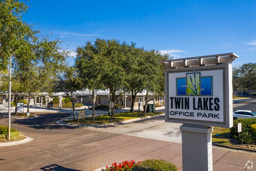 2901 W Busch Blvd, Tampa, FL à louer - Photo de l’immeuble – Image 3 sur 9