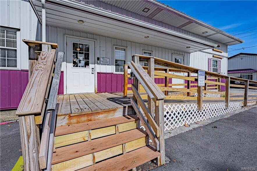 6115 1st St, Newfane, NY à vendre - Photo de l’immeuble – Image 2 sur 48