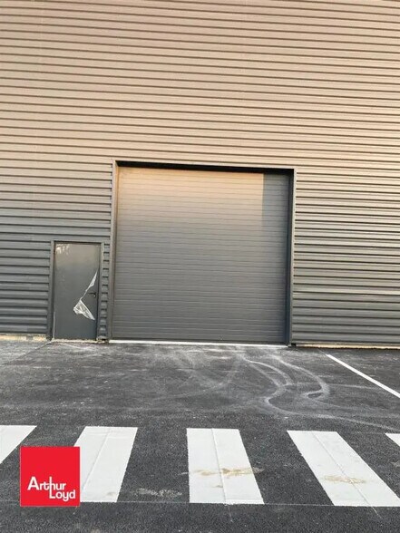 Local d’activités dans Mainvilliers à louer - Photo de l’immeuble – Image 3 sur 3