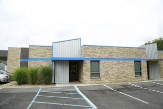 300 Wedgewood Dr, Morgantown, WV à louer Photo de l’immeuble– Image 1 sur 11