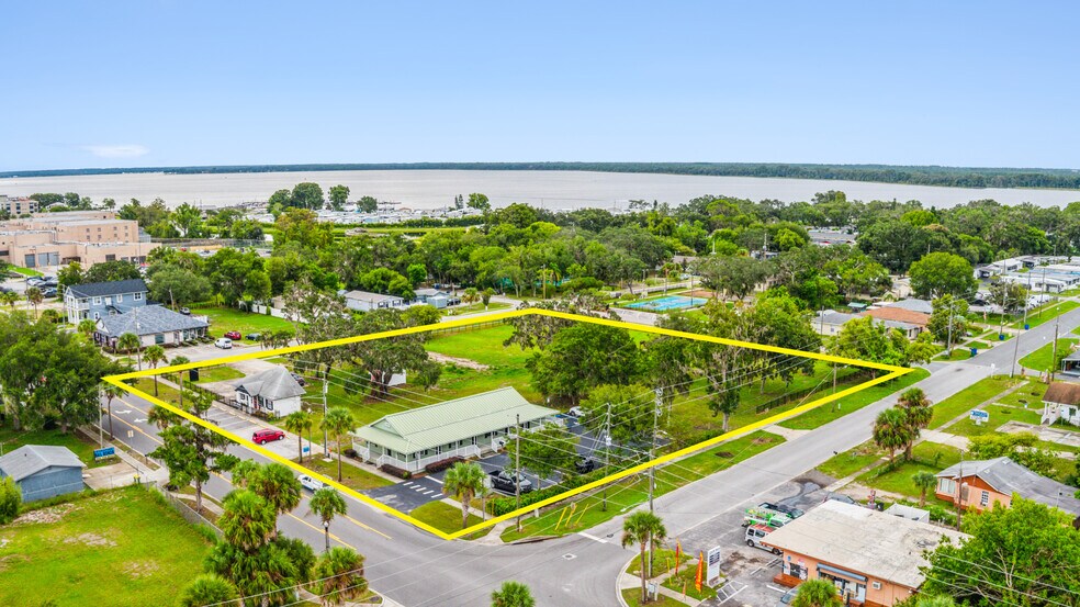819 Main St, Tavares, FL à vendre - Aérien – Image 1 sur 25