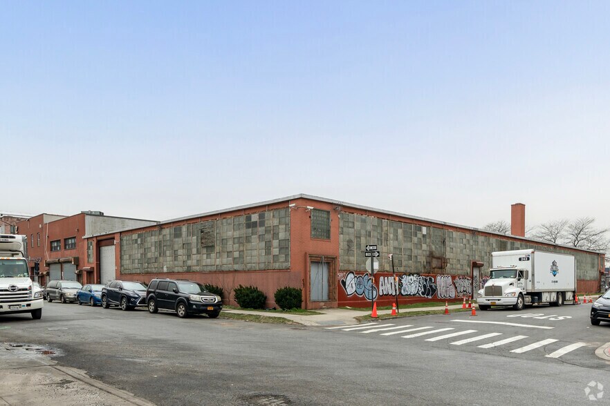 330-340 Calyer St, Brooklyn, NY à vendre - Photo principale – Image 1 sur 5