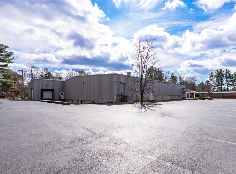 1 Rosenfeld Dr, Hopedale, MA à louer - Photo de l’immeuble – Image 3 sur 8