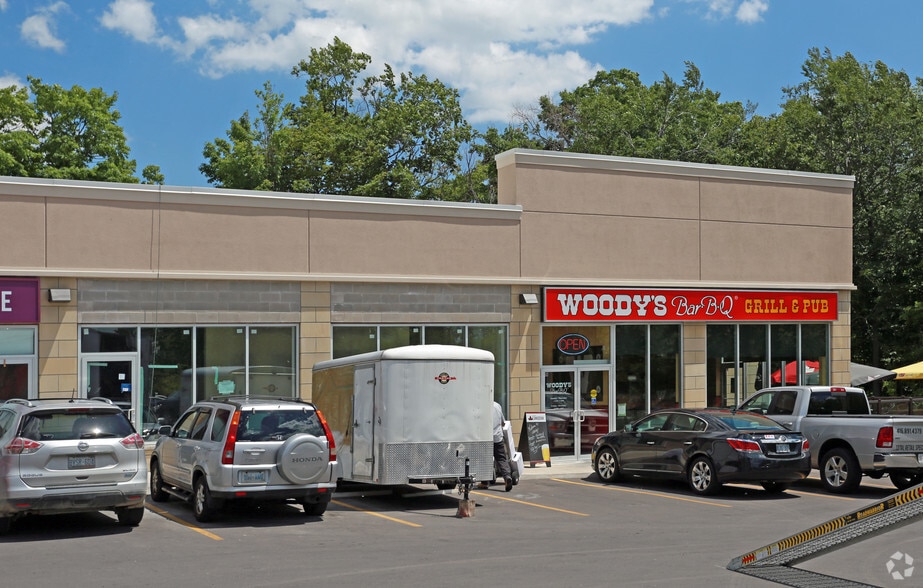 705 N Grandview St, Oshawa, ON à louer - Photo principale – Image 1 sur 4