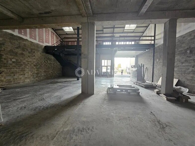 Local d’activités dans Montfermeil à louer - Photo de l’immeuble – Image 3 sur 9