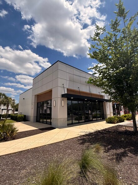 5628 Circa Fishhawk Blvd, Lithia, FL à louer - Photo de l’immeuble – Image 3 sur 44