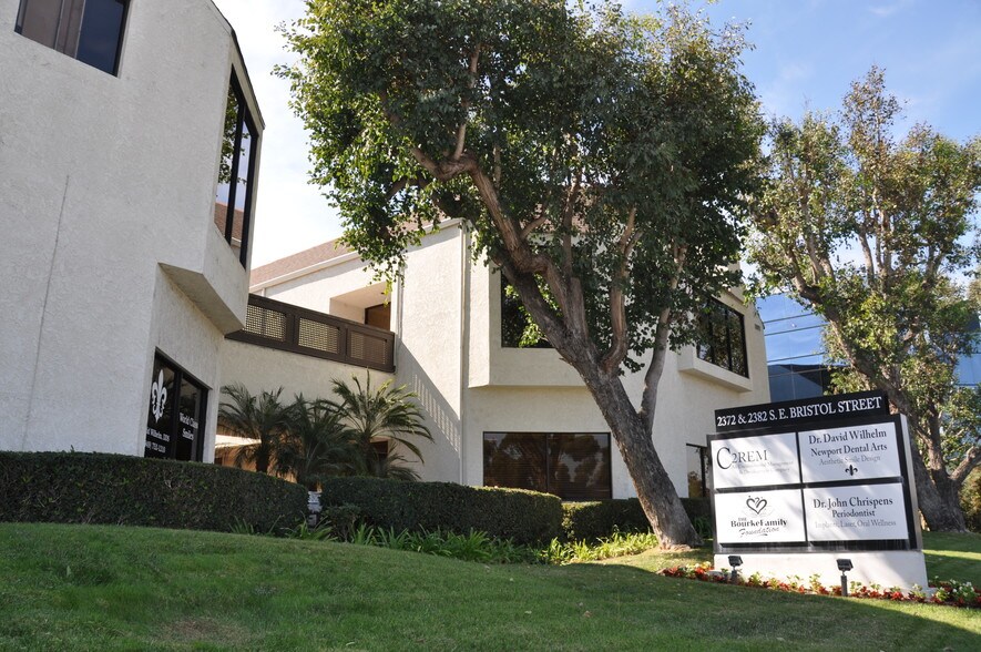 2372-2382 SE Bristol St, Newport Beach, CA à louer - Photo de l’immeuble – Image 3 sur 12