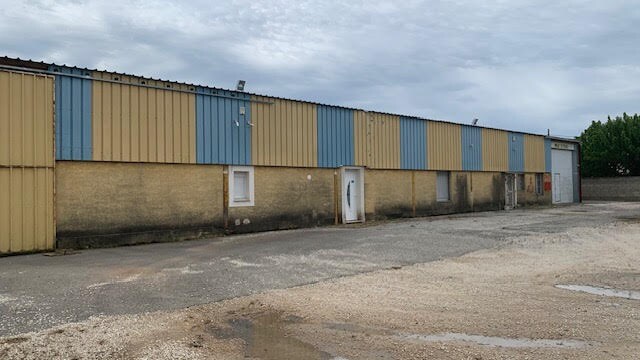 Industriel/Logistique dans Entraigues-sur-la-Sorgue à vendre - Photo de l’immeuble – Image 2 sur 30