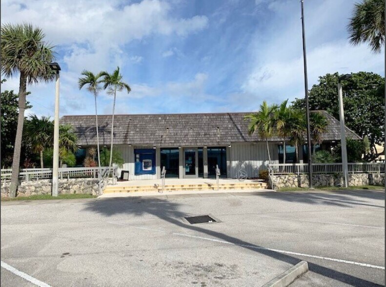 1200 E Blue Heron Blvd, West Palm Beach, FL à louer - Photo de l’immeuble – Image 2 sur 39