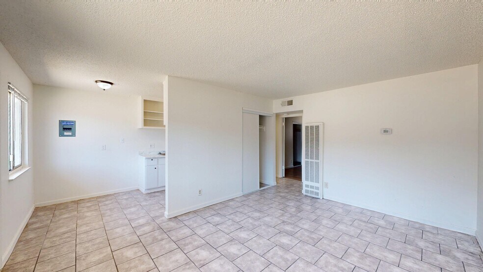 695 Plaza Ave, Sacramento, CA à vendre - Numérisation 3D Matterport – Image 2 sur 28