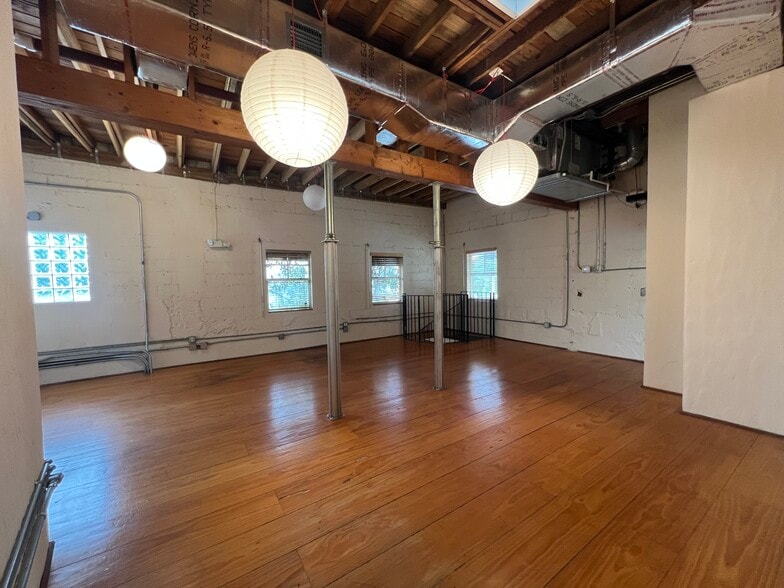 5400 NE 4 Ct, Miami, FL à louer - Photo intérieure – Image 3 sur 7