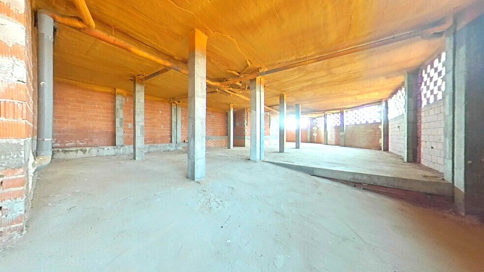 Local commercial dans Cistérniga à vendre - Photo de l’immeuble – Image 2 sur 9