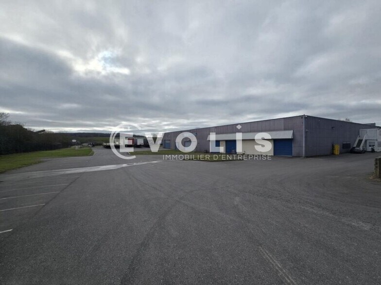Local d’activités dans Égly à louer - Photo de l’immeuble – Image 1 sur 3