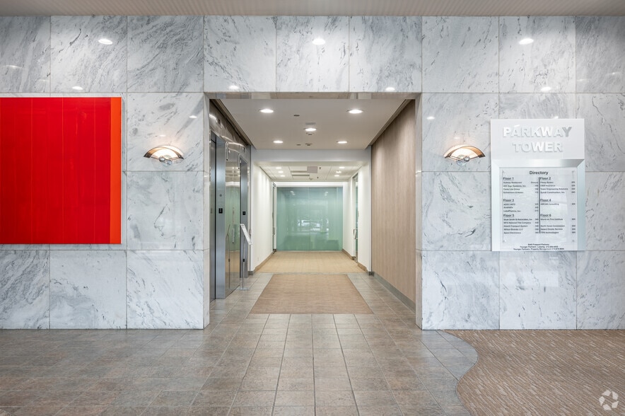 8445 Freeport Pky, Irving, TX à louer - Hall d’entrée – Image 3 sur 4