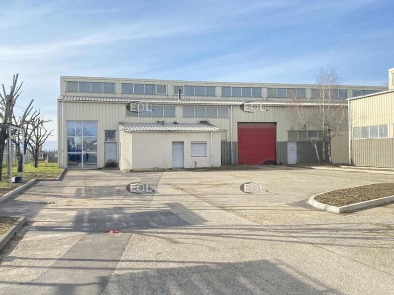 Industriel/Logistique dans Mornant à louer - Photo de l’immeuble – Image 1 sur 6