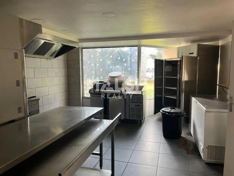 Local commercial dans Écully à louer - Photo intérieure – Image 1 sur 7