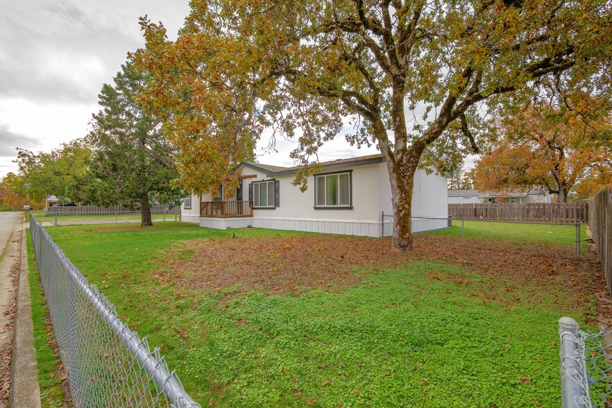 387 Tavis Dr, Merlin, OR à vendre - Vidéo aérienne – Image 2 sur 39