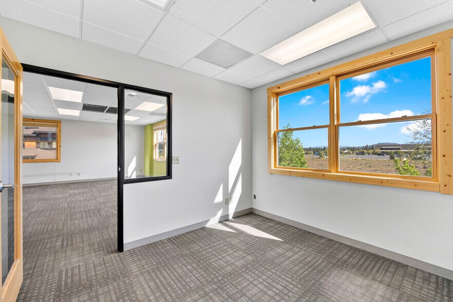 12313 Soaring Way, Truckee, CA à vendre - Photo de l’immeuble – Image 2 sur 14