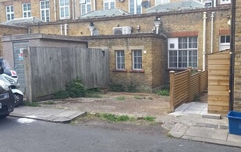 403 Upper Richmond Rd W, Londres à louer Photo de l’immeuble– Image 2 sur 3