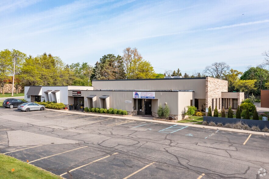30640-30680 W 12 Mile Rd, Farmington Hills, MI à vendre - Photo principale – Image 1 sur 3