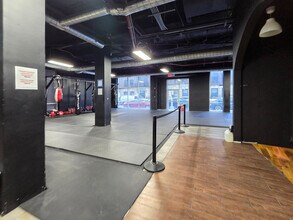 29-28 41st Ave, Long Island City, NY à louer Photo intérieure– Image 2 sur 8