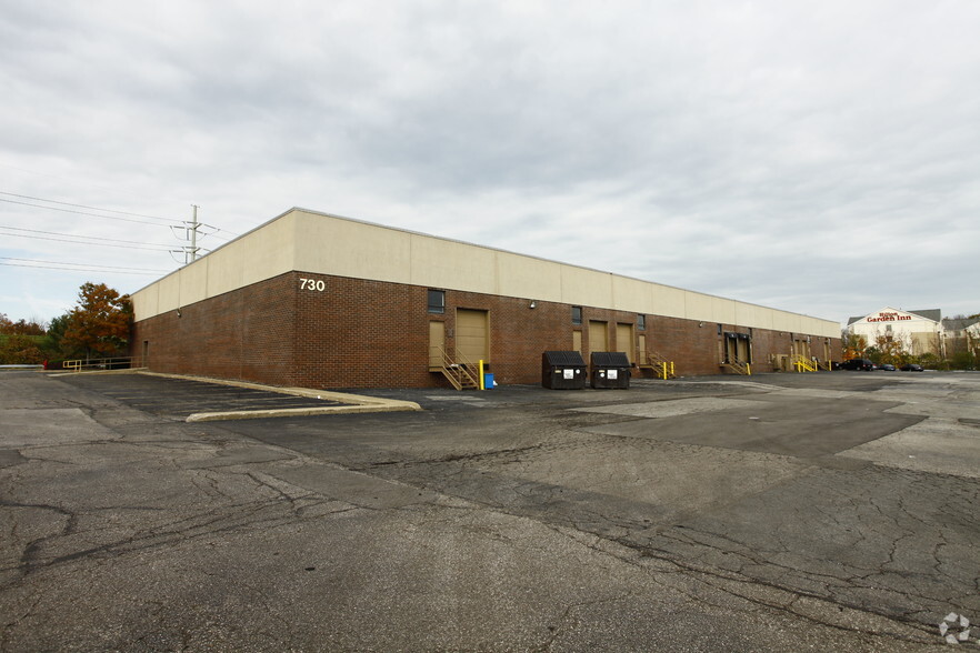730 Beta Dr, Mayfield Village, OH à louer - Photo de l’immeuble – Image 3 sur 8