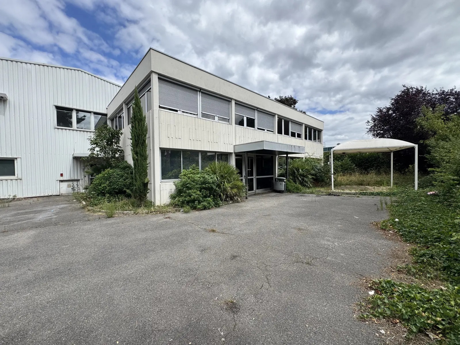 Local d'activités dans SAINT-OUEN-L'AUMONE à vendre Photo de l’immeuble– Image 1 sur 17