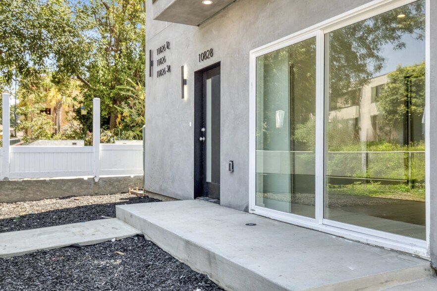 10828 Hesby St, North Hollywood, CA à vendre - Photo de l’immeuble – Image 3 sur 100