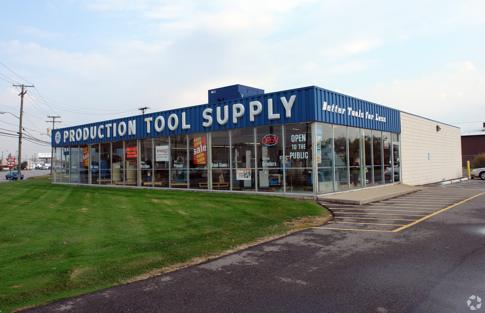 29710 Groesbeck Hwy, Roseville, MI à louer Photo de l’immeuble– Image 1 sur 6