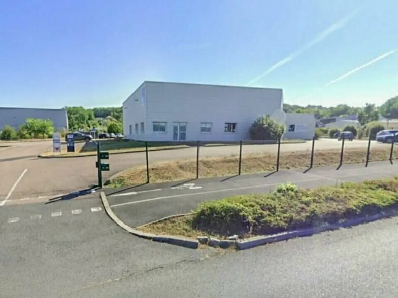 Local d’activités dans Brive-la-Gaillarde à louer - Photo de l’immeuble – Image 1 sur 2