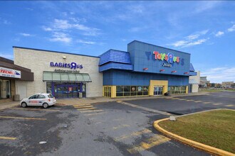 6855 Boul Taschereau, Brossard, QC à louer Photo intérieure– Image 2 sur 3