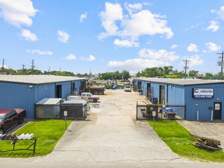 940 Hodgkins St portefeuille de 2 biens à vendre sur LoopNet.fr - Photo de l’immeuble – Image 3 sur 10