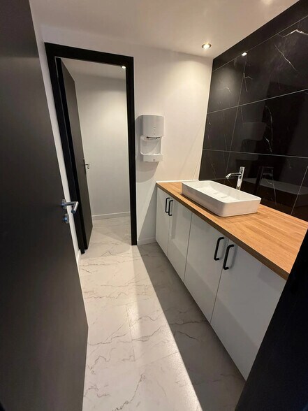 Bureau dans Créteil à louer - Photo de l’immeuble – Image 3 sur 4