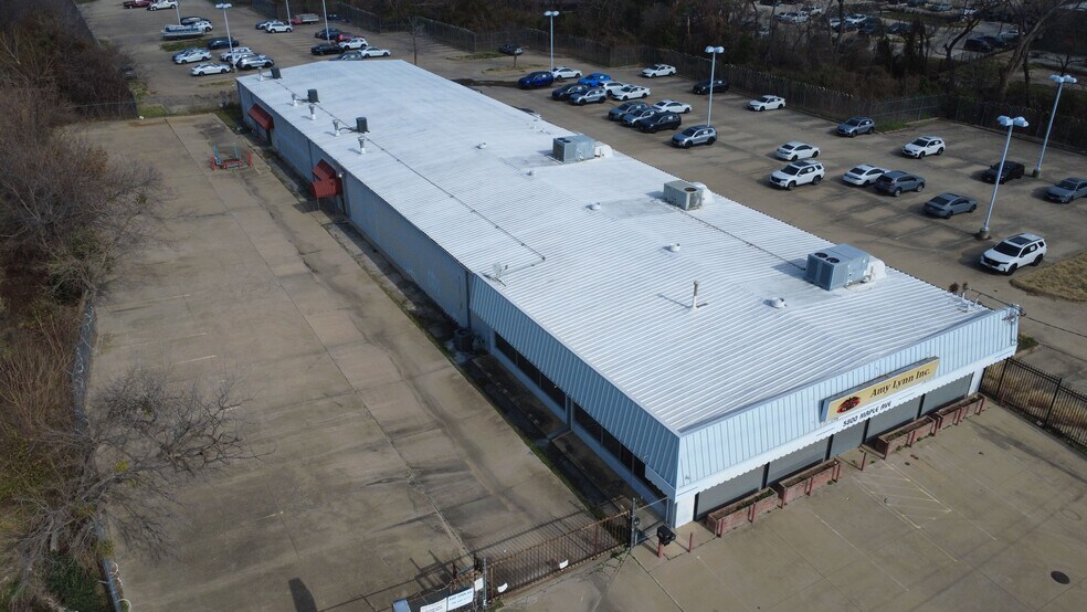 5800 Maple Ave, Dallas, TX à louer - Photo de l’immeuble – Image 1 sur 6