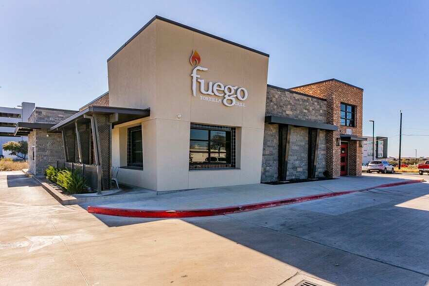 Fuego Tortilla Grill - STNL portefeuille de 2 biens à vendre sur LoopNet.fr - Photo de l’immeuble – Image 1 sur 12