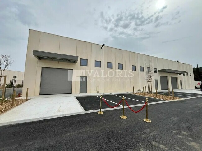 Plus de détails pour 291 Chemin Des Pinchinades, Les Pennes-Mirabeau - Local d’activités à vendre