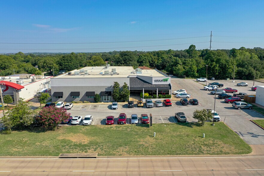 1917 W Pioneer Pky, Arlington, TX à vendre - Photo de l’immeuble – Image 3 sur 12