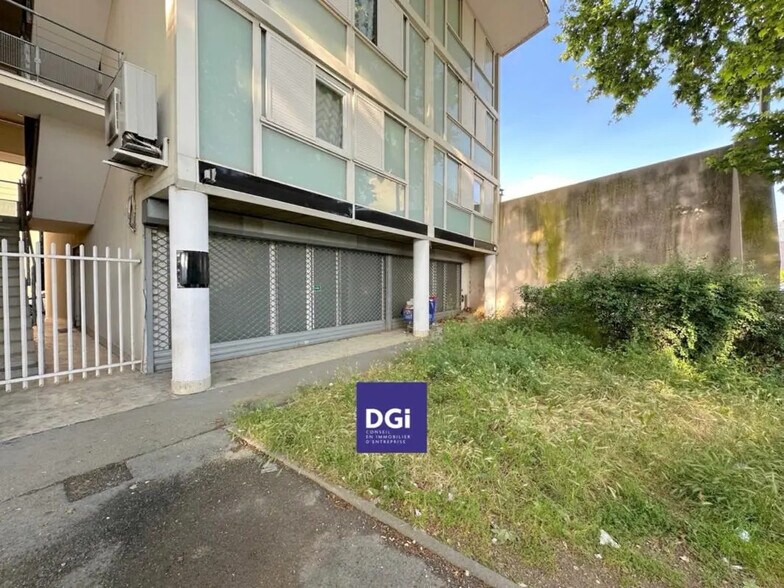 Local commercial dans Nîmes à louer - Photo de l’immeuble – Image 3 sur 7