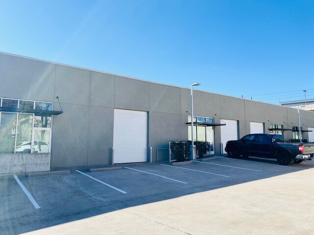 7015 Twin Hills Ave, Dallas, TX à louer - Photo de l’immeuble – Image 3 sur 9